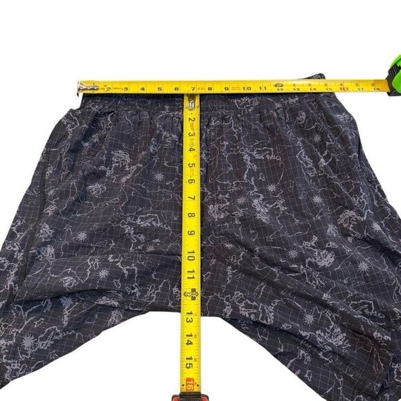 Rhone Mens Performance Gym Shorts Size Medium Constellation Grid Pattern Gray - Picture 10 of 11